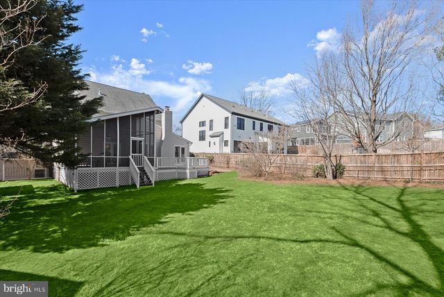 2429 N POTOMAC ST, Arlington, VA 22207