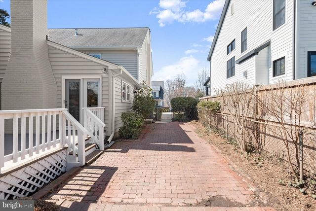 2429 N POTOMAC ST, Arlington, VA 22207