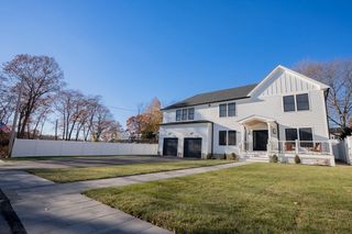 24 Palmetto St, Saugus, MA 01906