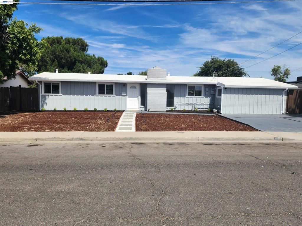Image 1 of property listing at 1238 Maryland Ave, Los Banos, CA 93635