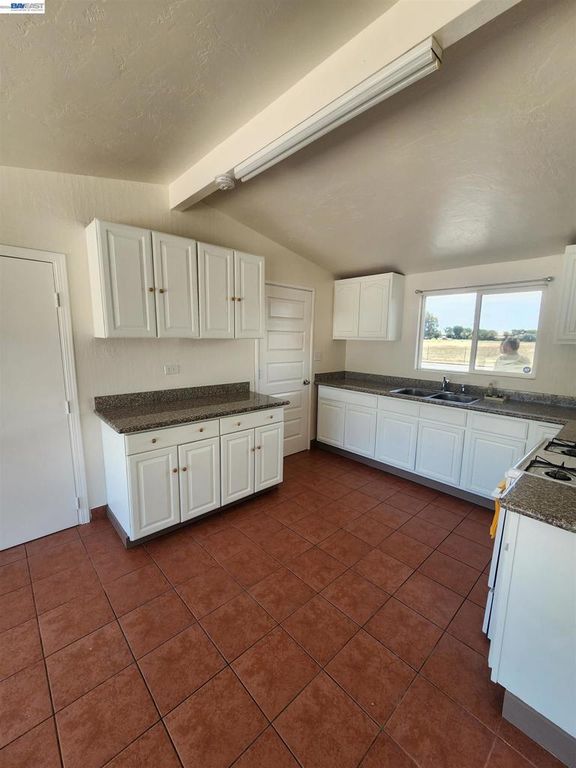 Image 10 of property listing at 1238 Maryland Ave, Los Banos, CA 93635