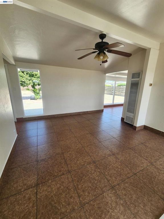 Image 14 of property listing at 1238 Maryland Ave, Los Banos, CA 93635