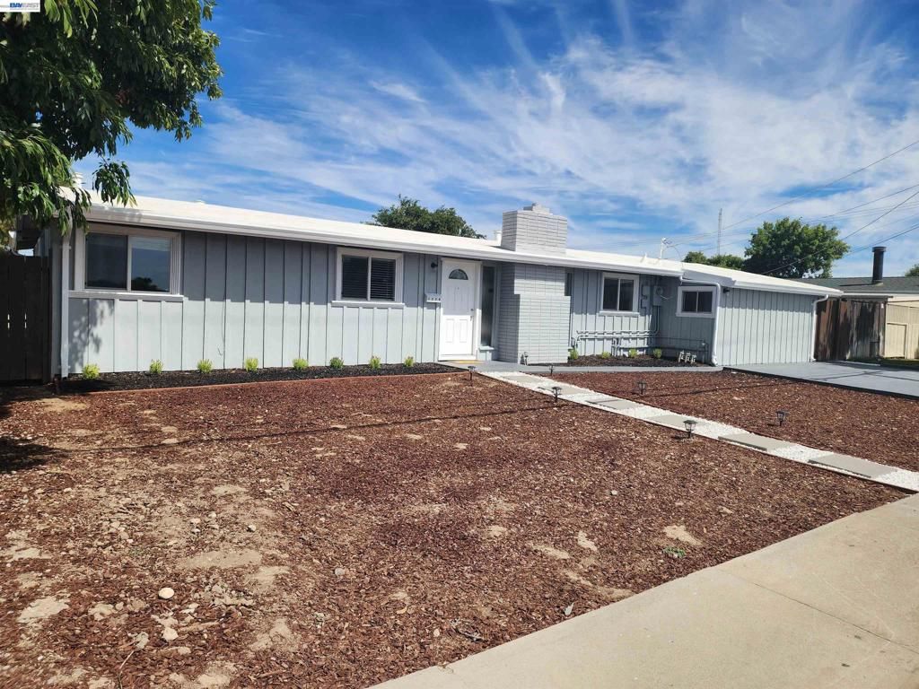 Image 3 of property listing at 1238 Maryland Ave, Los Banos, CA 93635