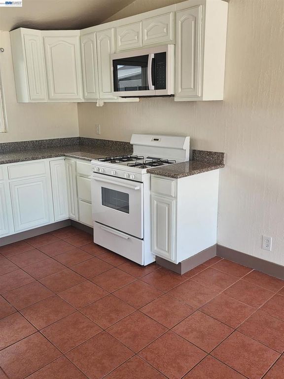Image 7 of property listing at 1238 Maryland Ave, Los Banos, CA 93635