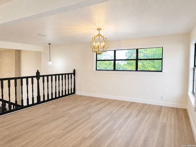 3919 MIDVALE DR, San Antonio, TX 78229