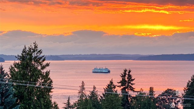 9297 44th Avenue SW, Seattle, WA 98136