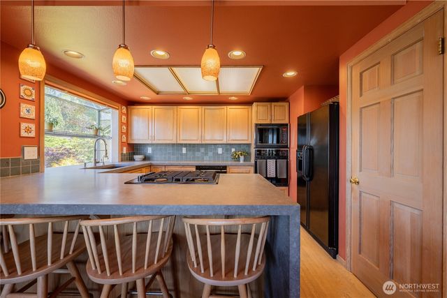 9297 44th Avenue SW, Seattle, WA 98136