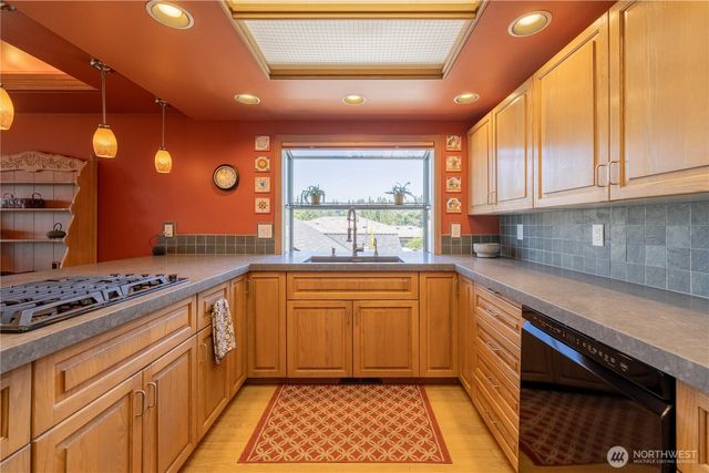 9297 44th Avenue SW, Seattle, WA 98136