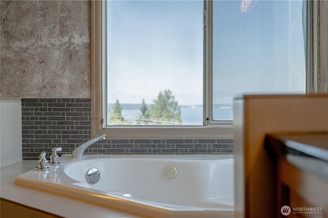 9297 44th Avenue SW, Seattle, WA 98136
