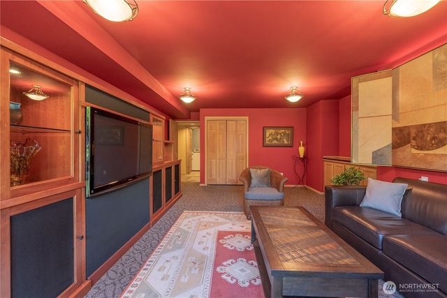 9297 44th Avenue SW, Seattle, WA 98136