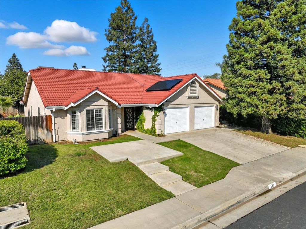 332 Magnolia Avenue, Clovis, CA 93611