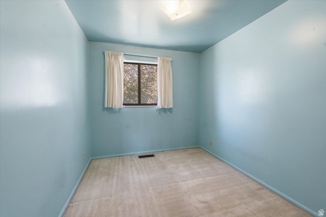 555 W 300 N, Clearfield, UT 84015