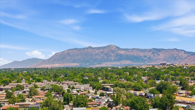 555 W 300 N, Clearfield, UT 84015