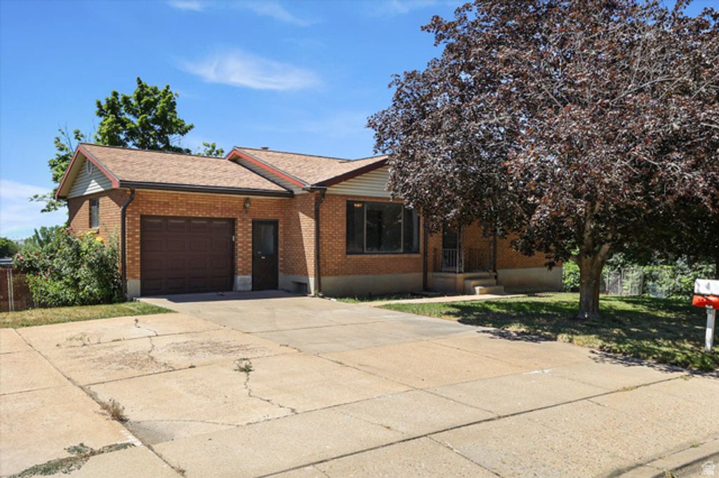 555 W 300 N, Clearfield, UT 84015
