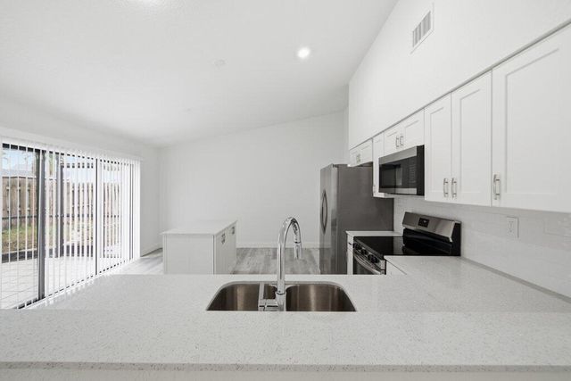 905 NW 22nd Avenue, Delray Beach, FL 33445