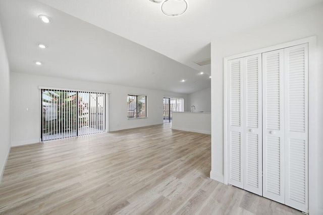 905 NW 22nd Avenue, Delray Beach, FL 33445