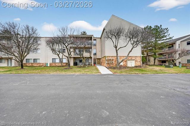 3815 Lone Pine Road, West Bloomfield, MI 48323