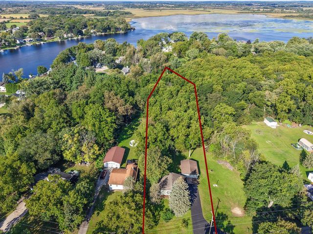 6508 N Tichigan ROAD, Waterford, WI 53185
