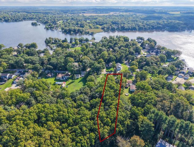 6508 N Tichigan ROAD, Waterford, WI 53185
