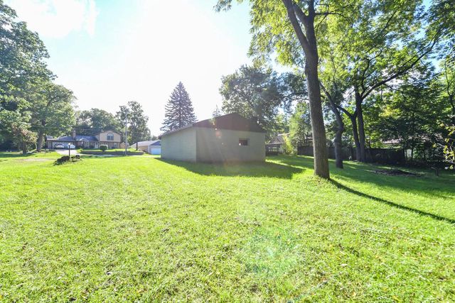 6508 N Tichigan ROAD, Waterford, WI 53185