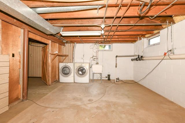 6508 N Tichigan ROAD, Waterford, WI 53185