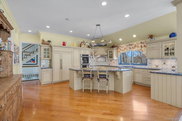 12 OVERLOOK Court, Lattingtown, NY 11560