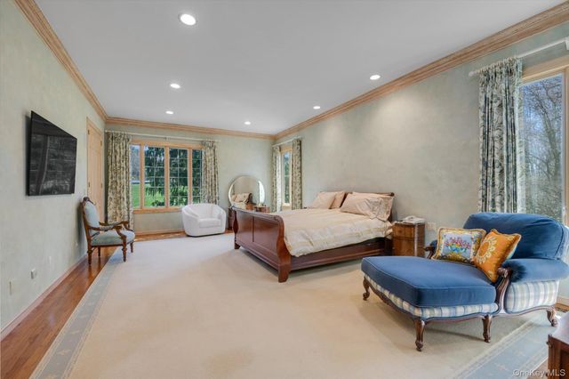 12 OVERLOOK Court, Lattingtown, NY 11560