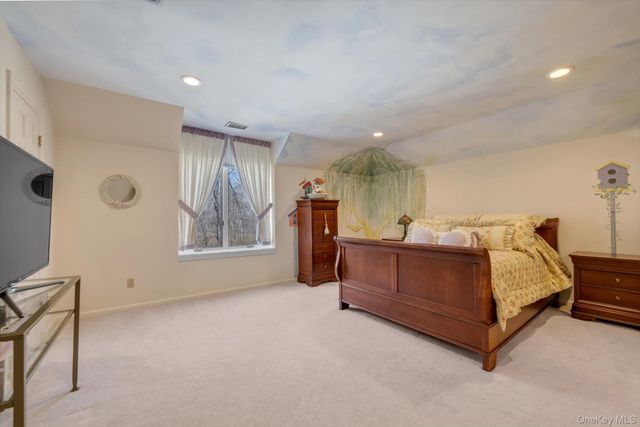 12 OVERLOOK Court, Lattingtown, NY 11560