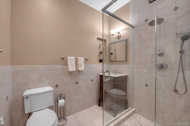 12 OVERLOOK Court, Lattingtown, NY 11560