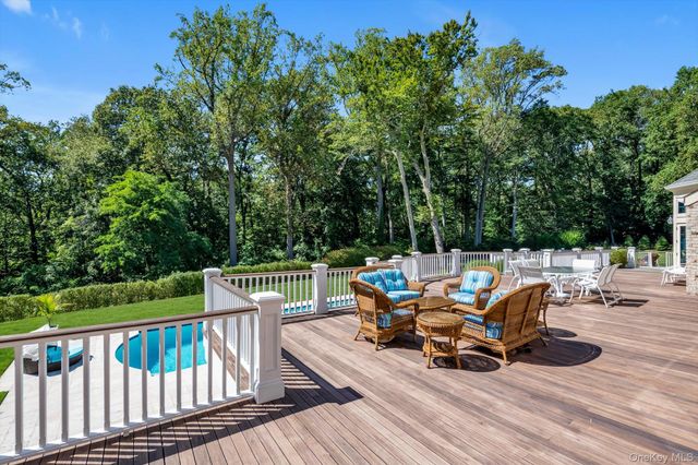 12 OVERLOOK Court, Lattingtown, NY 11560