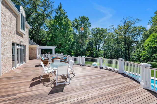 12 OVERLOOK Court, Lattingtown, NY 11560