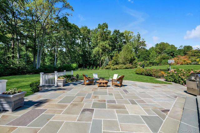 12 OVERLOOK Court, Lattingtown, NY 11560