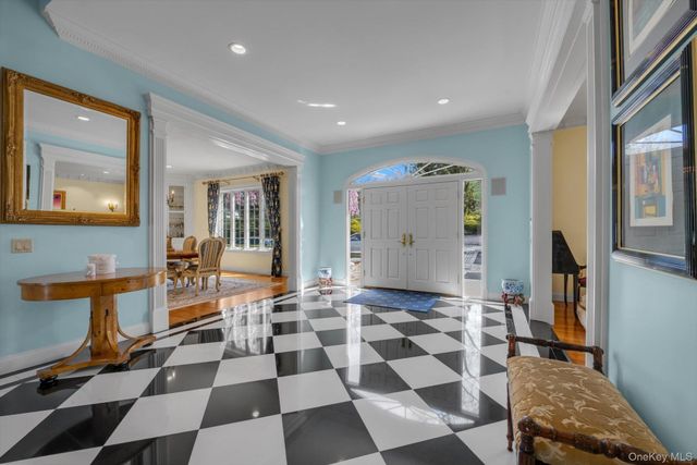 12 OVERLOOK Court, Lattingtown, NY 11560