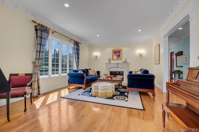 12 OVERLOOK Court, Lattingtown, NY 11560