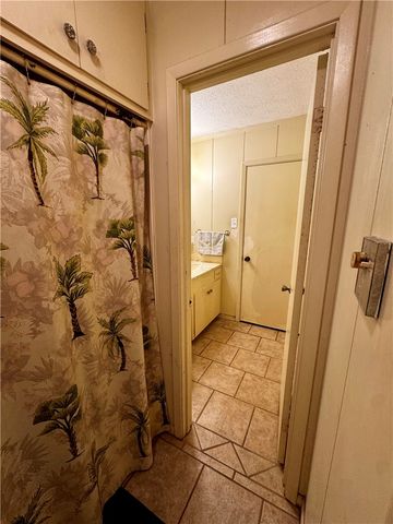 211 Barracuda Dr, Portland, TX 78374