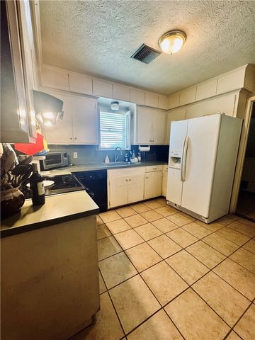 211 Barracuda Dr, Portland, TX 78374