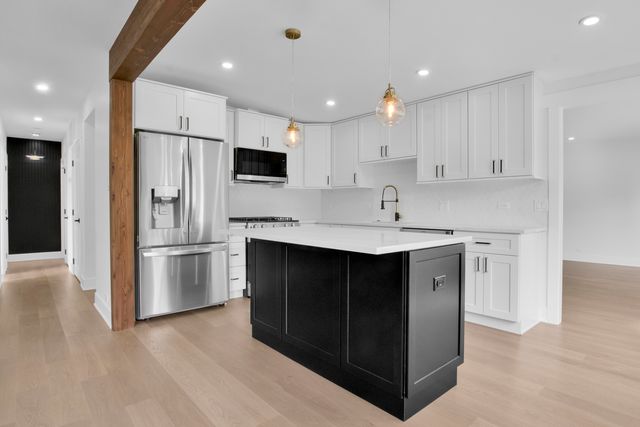 7906 W 98th Street, Hickory Hills, IL 60457