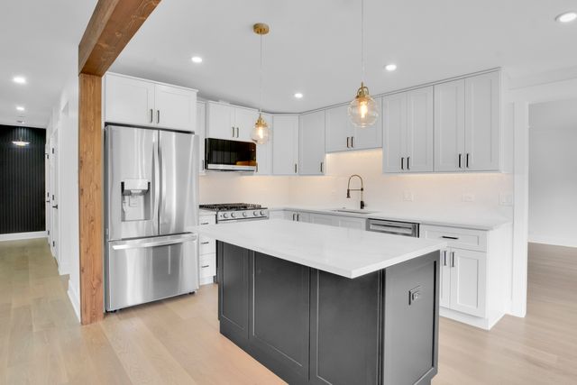 7906 W 98th Street, Hickory Hills, IL 60457