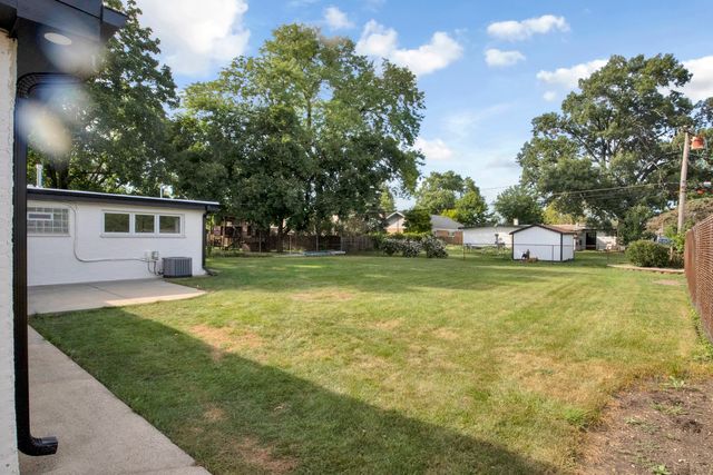 7906 W 98th Street, Hickory Hills, IL 60457