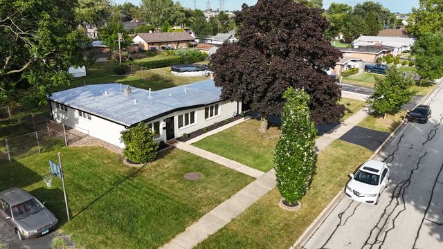 7906 W 98th Street, Hickory Hills, IL 60457