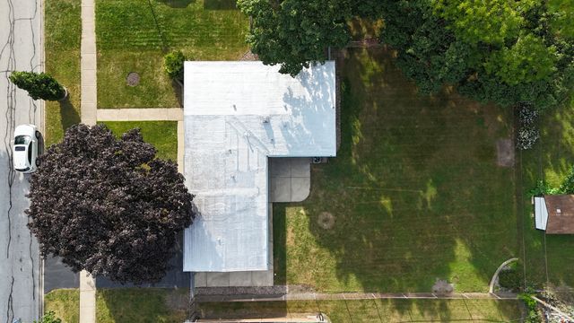 7906 W 98th Street, Hickory Hills, IL 60457
