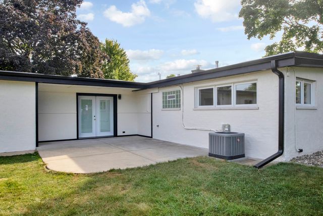 7906 W 98th Street, Hickory Hills, IL 60457