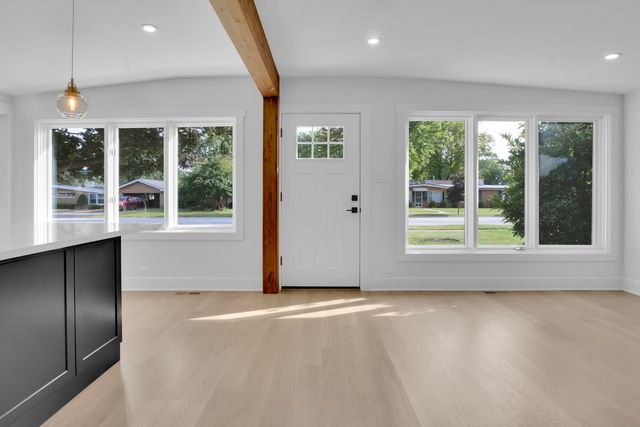 7906 W 98th Street, Hickory Hills, IL 60457