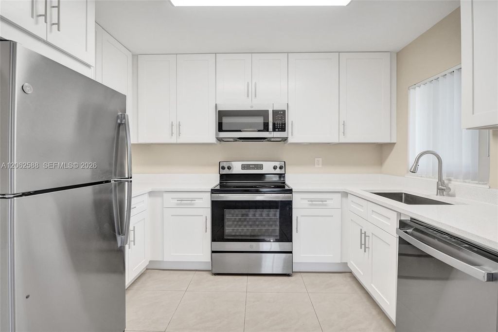 920 SW 28th Street 12, Fort Lauderdale, FL 33315