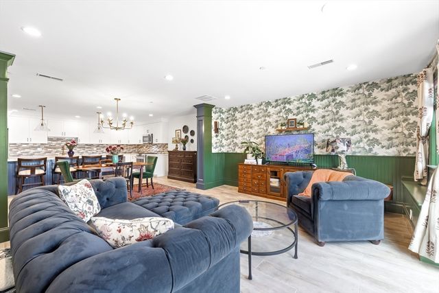 167 Poplar St 1, Boston, MA 02131