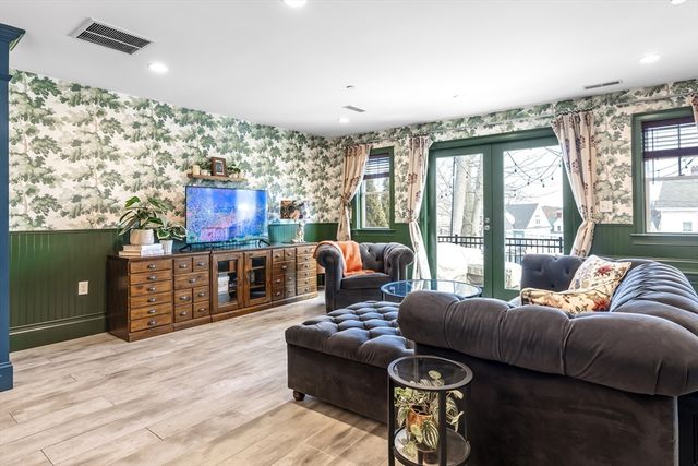 167 Poplar St 1, Boston, MA 02131