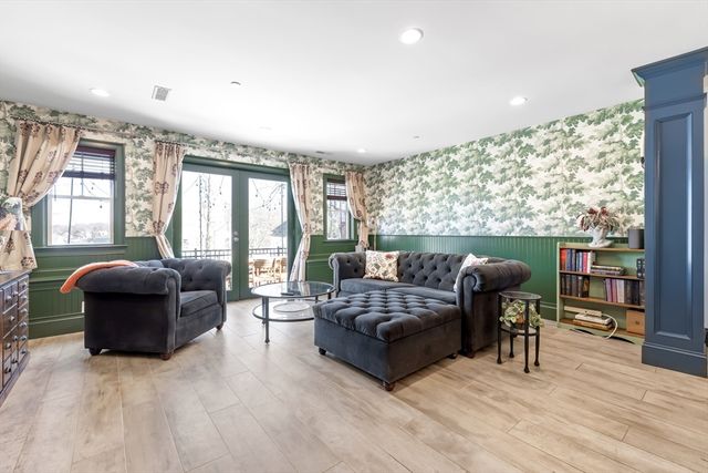 167 Poplar St 1, Boston, MA 02131