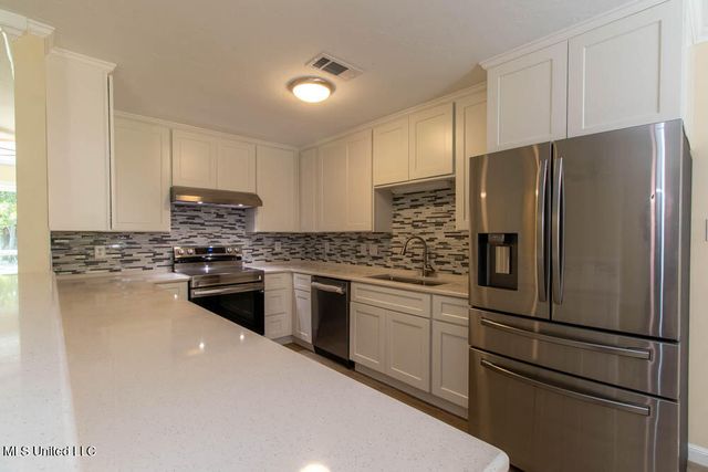 13128 Hanover Drive, Ocean Springs, MS 39564