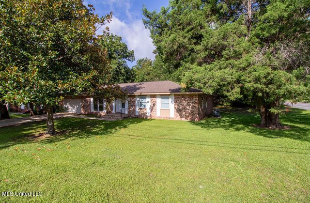 13128 Hanover Drive, Ocean Springs, MS 39564