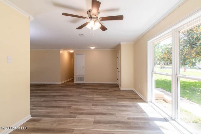 13128 Hanover Drive, Ocean Springs, MS 39564